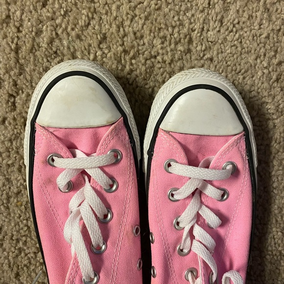 Pink converse. - Picture 5 of 7